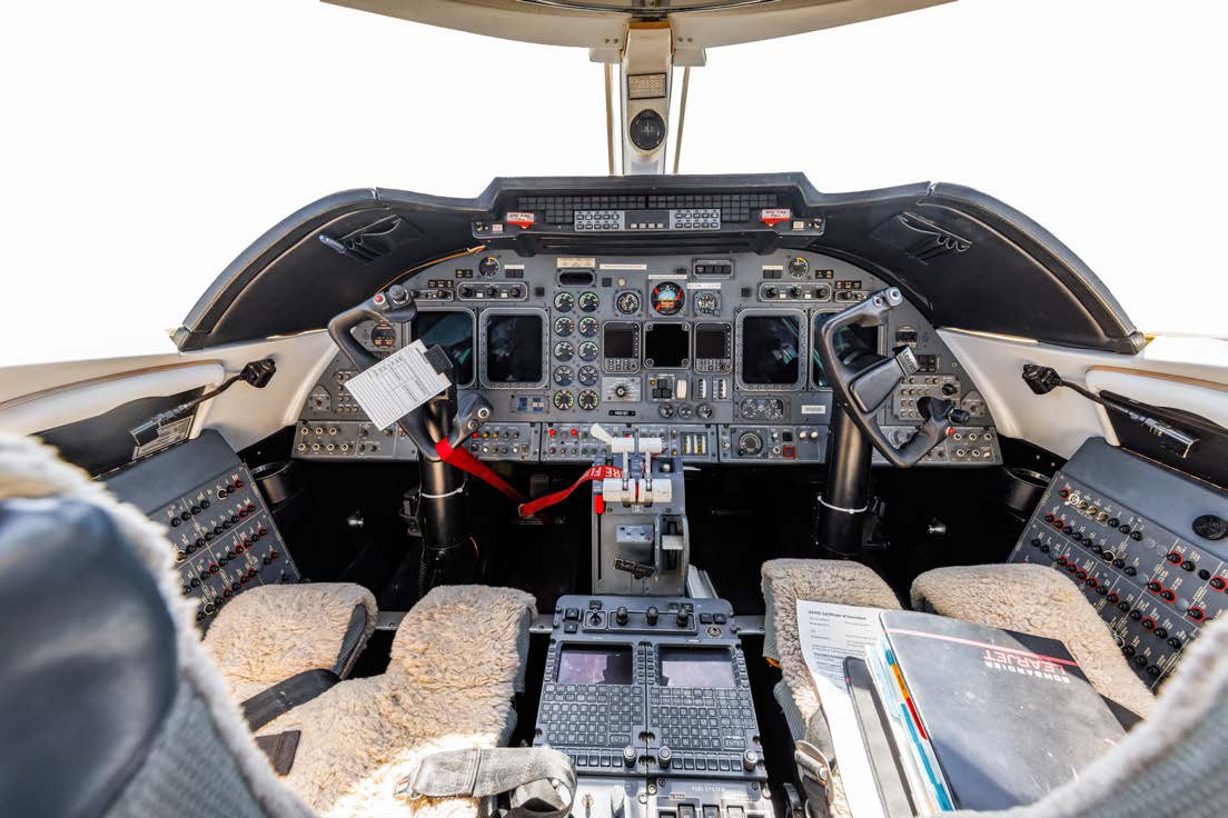 Learjet 60 N551ST, photo 3